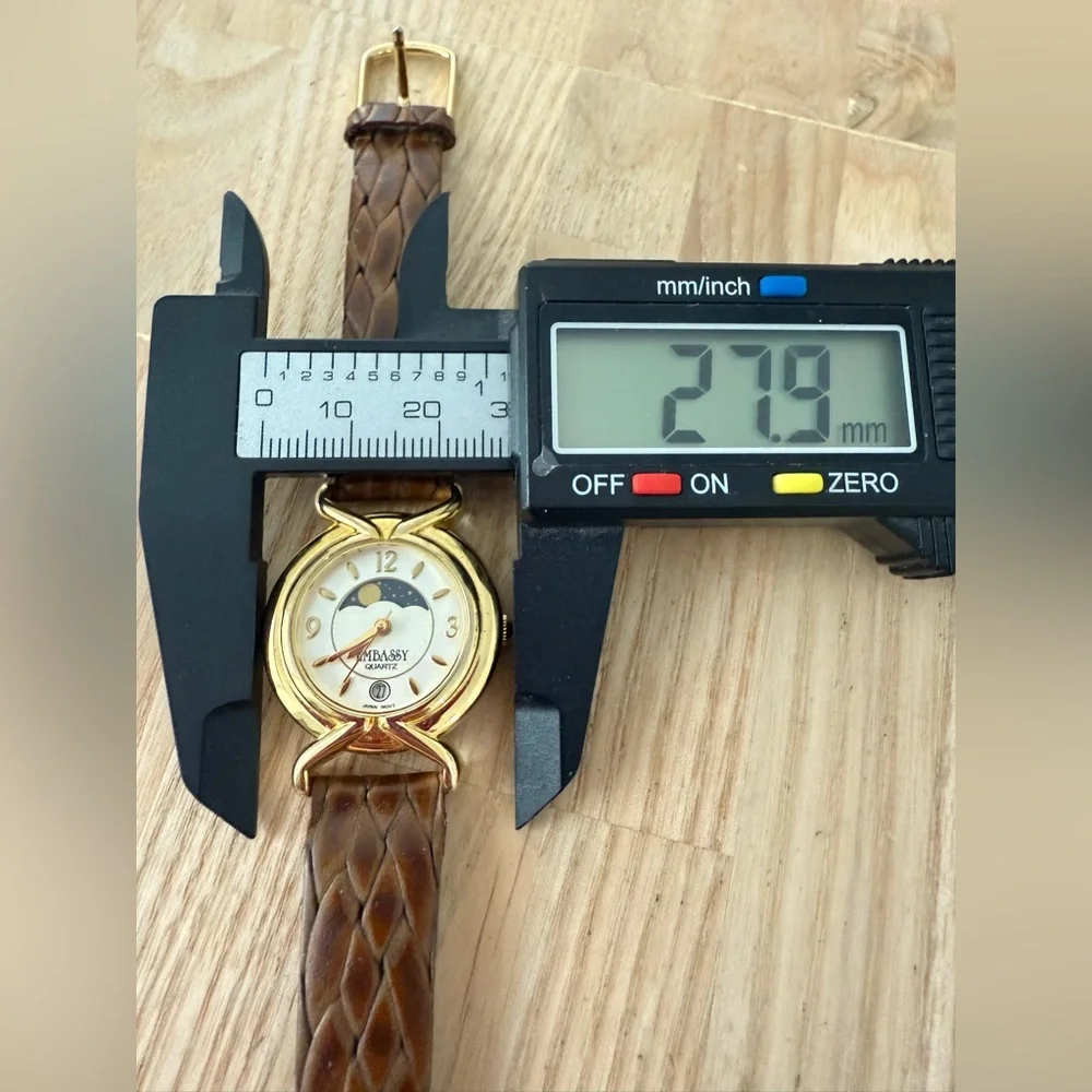 Embassy ladies moon phase brown leather watch NEW BATTERY